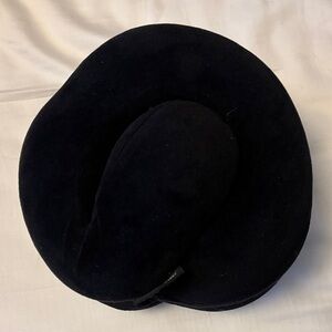 Elegant Black Plush Neck Travel Pillow